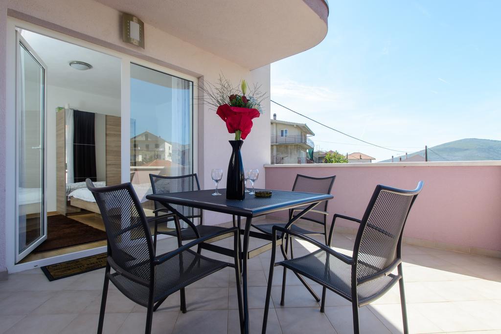 Apartmani Mm Трогир Экстерьер фото